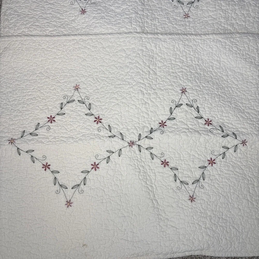 2 Vtg Shabby Chic Embroidered Pillow Sham Cream Quilted Floral Vine Cottagecore